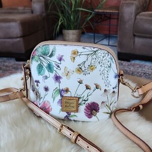 Beautiful Dooney & Bourke Botanical White Leather Crossbody Bag 💜🌸🌼🦋🐝🎁